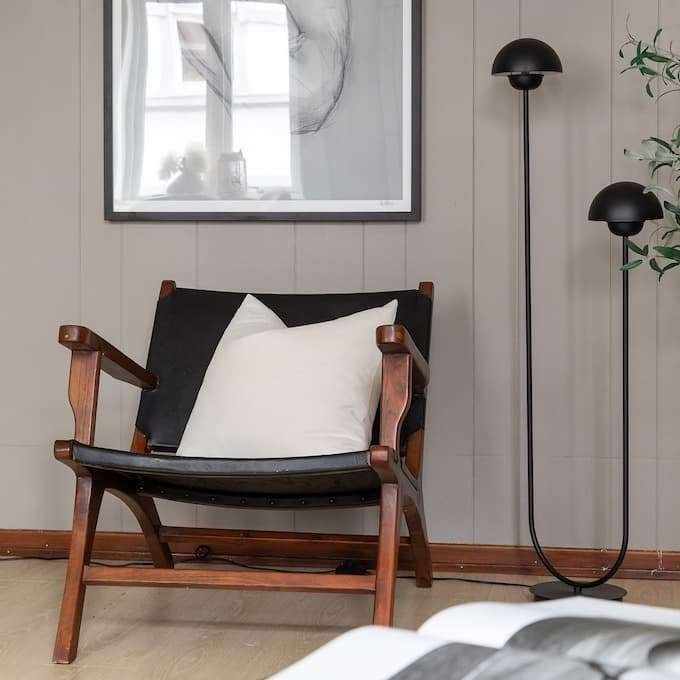 Black Relaxed Accent Chair